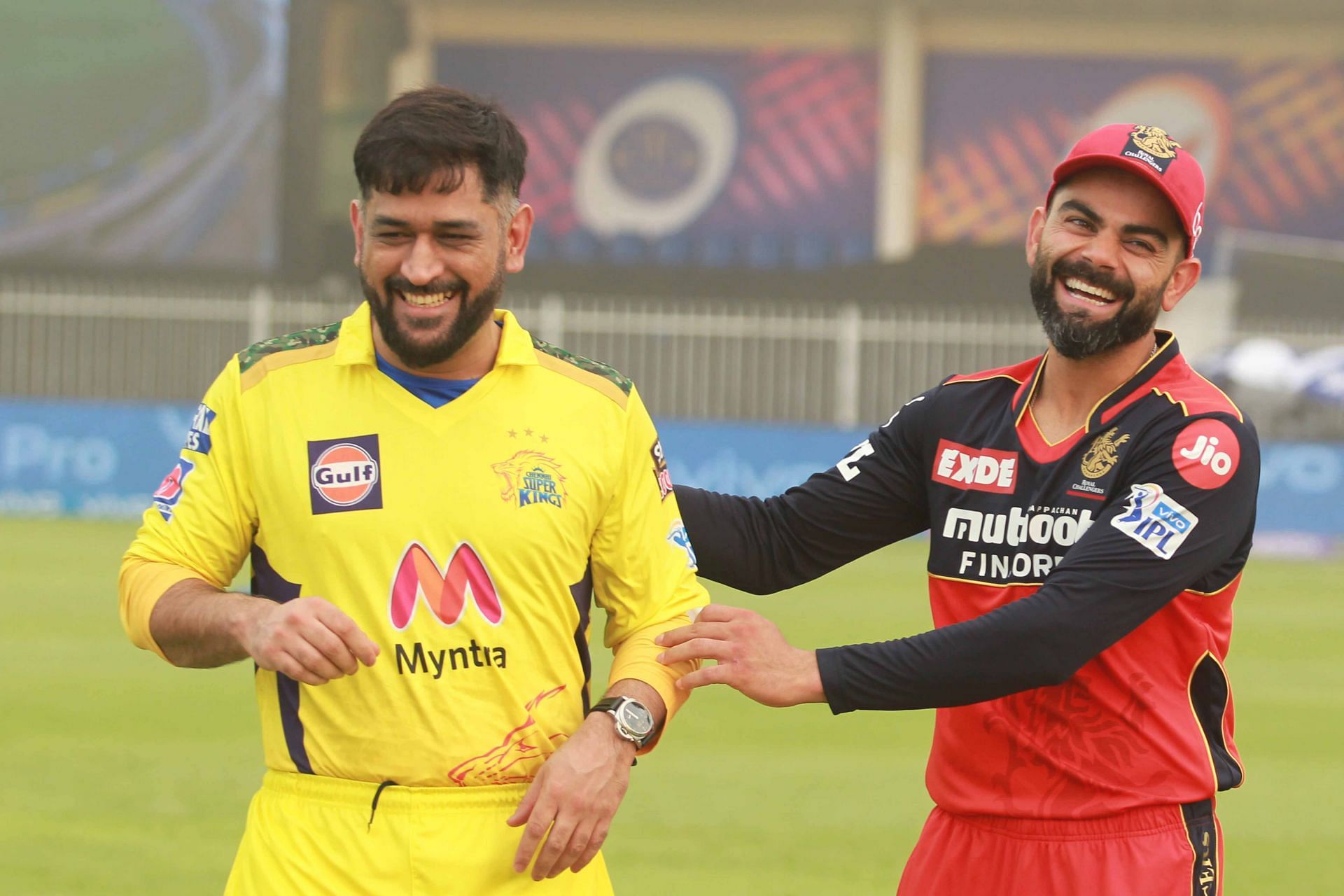 Both MS Dhoni (L) & Virat Kohli have been retained by their franchises ahead of IPL Auction 2022 (Image Courtesy: IPLT20.com)